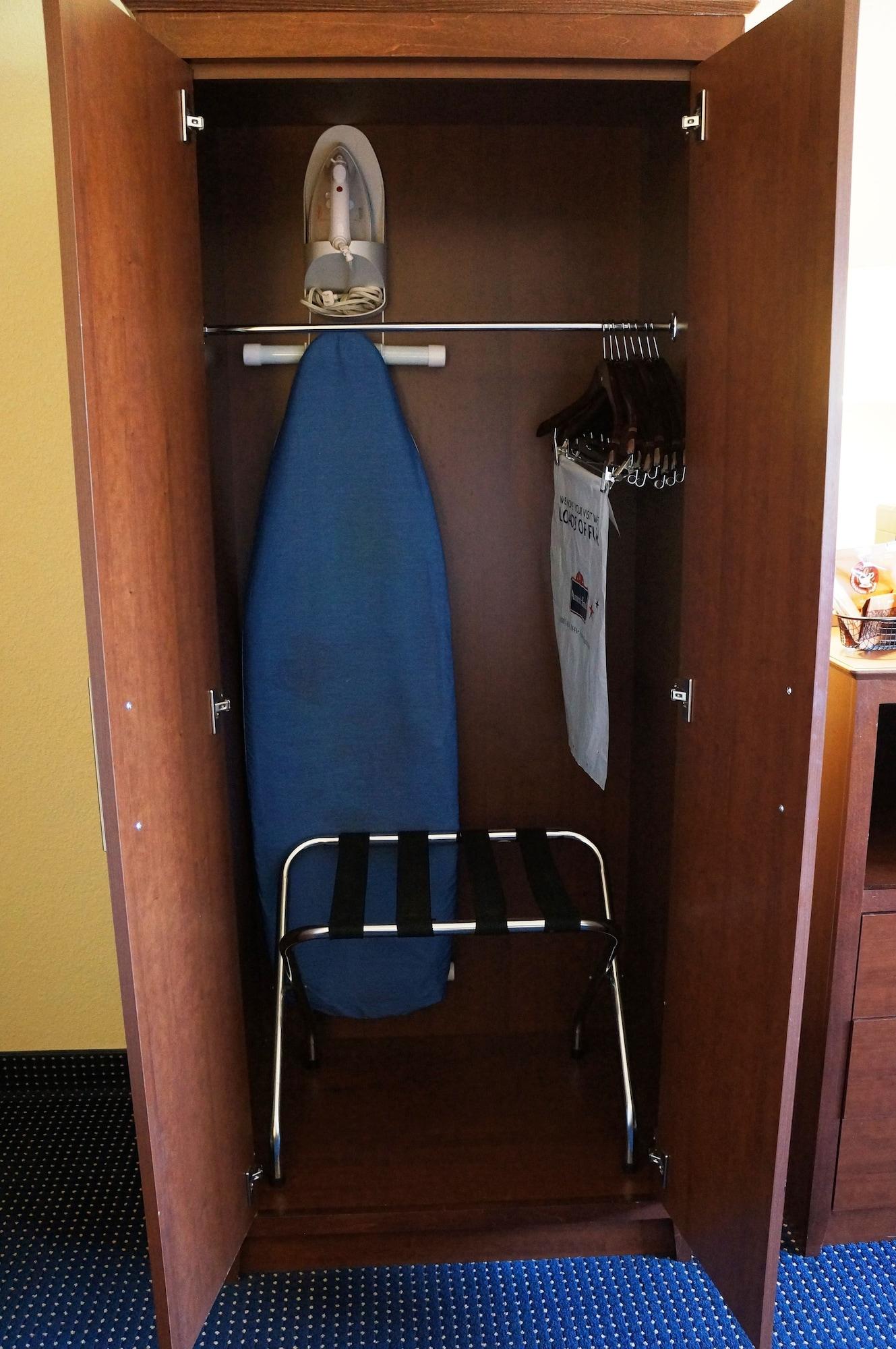 Americinn By Wyndham Fort Dodge Bagian luar foto