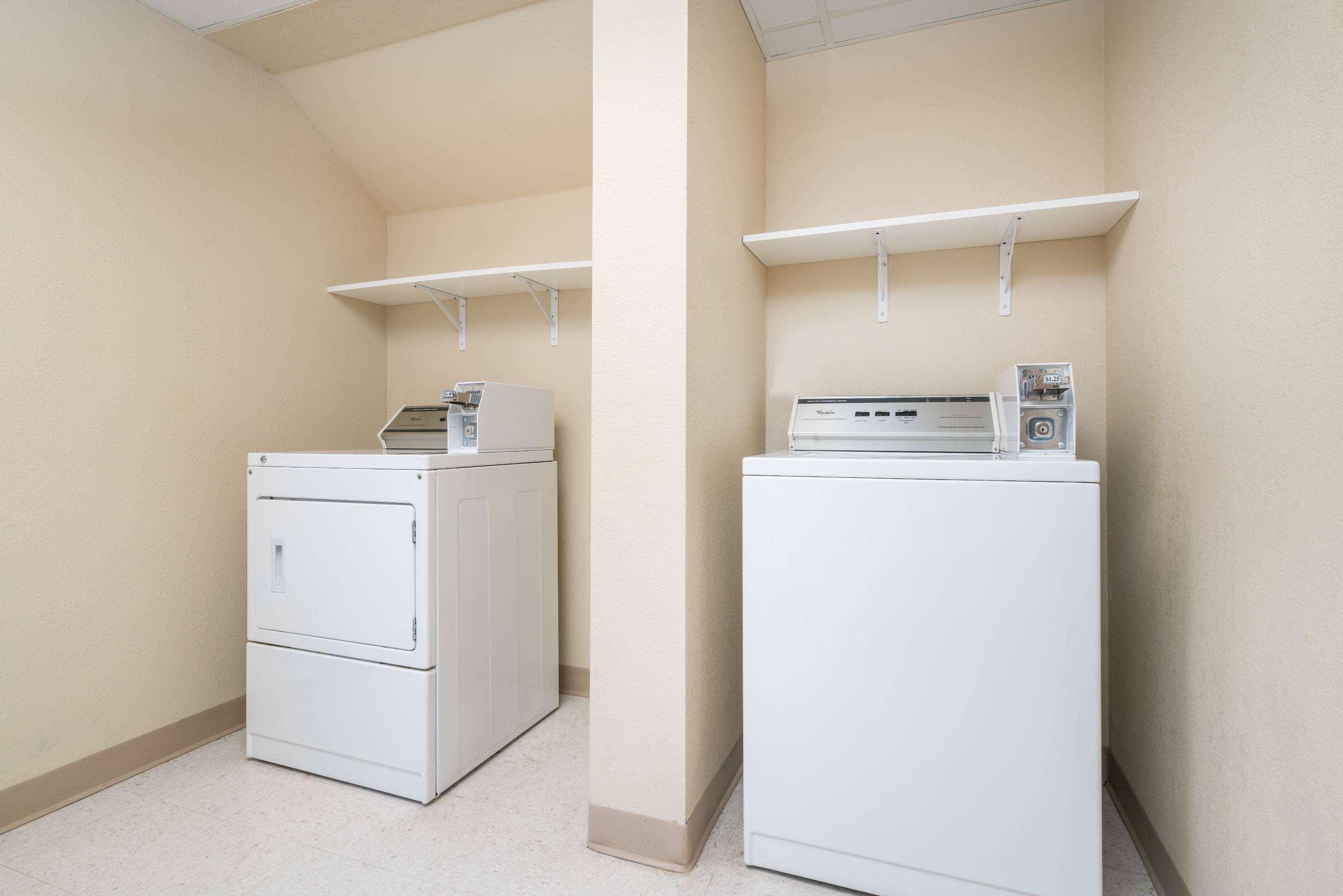 Americinn By Wyndham Fort Dodge Bagian luar foto
