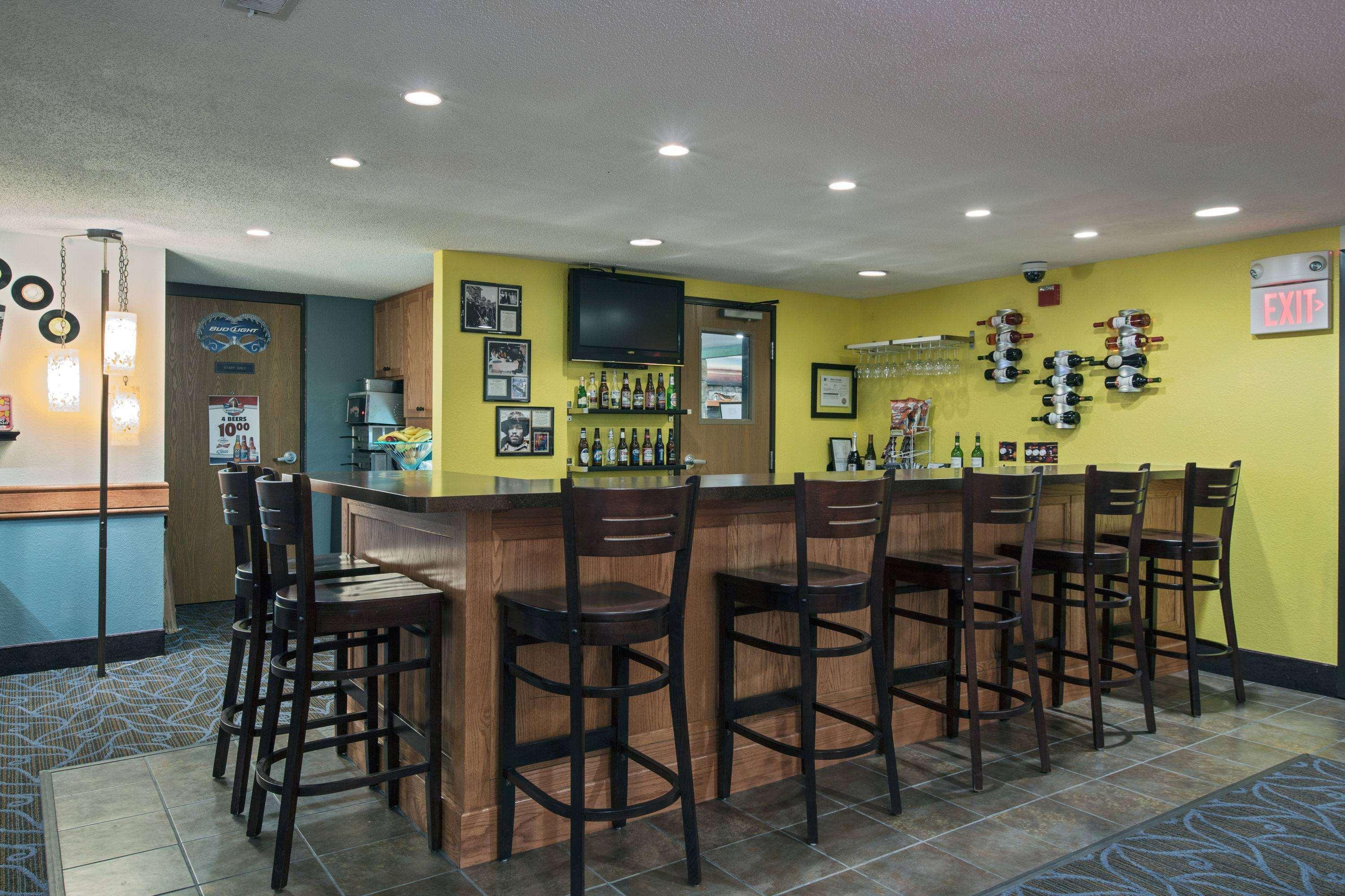 Americinn By Wyndham Fort Dodge Bagian luar foto