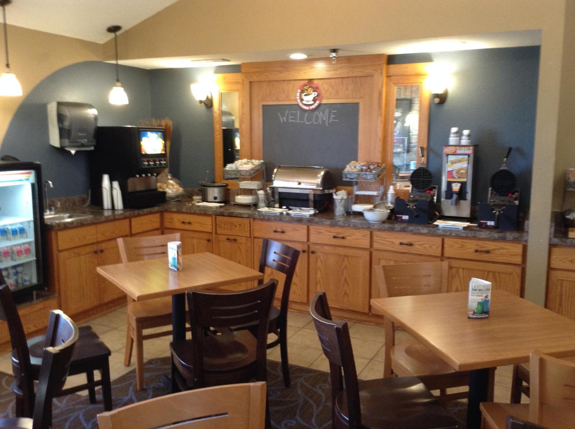Americinn By Wyndham Fort Dodge Bagian luar foto